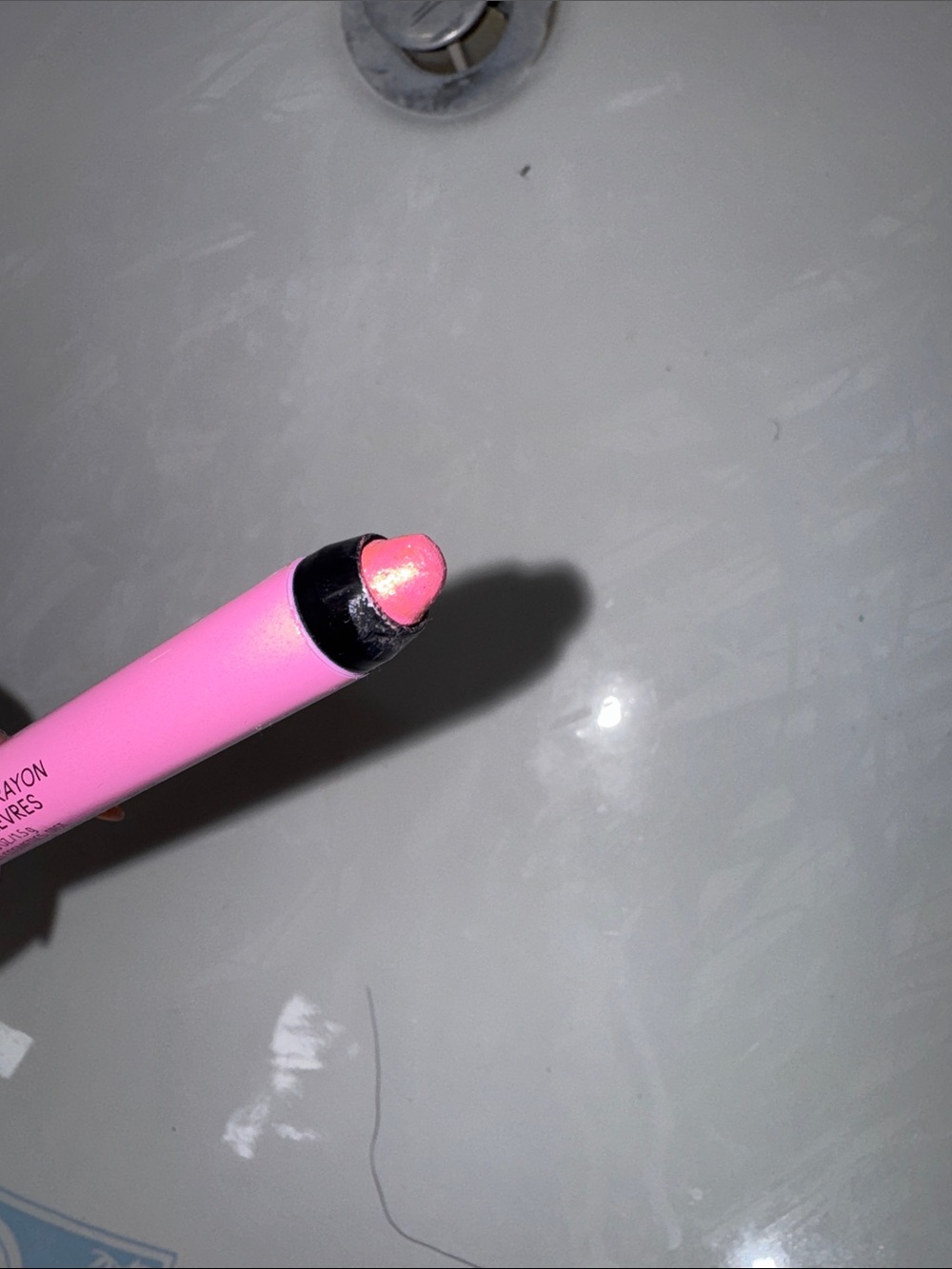 Dazzlelips Crayon Lipstick spaced out
soft cool pink light pink pearl glitter - Picture 7 of 7